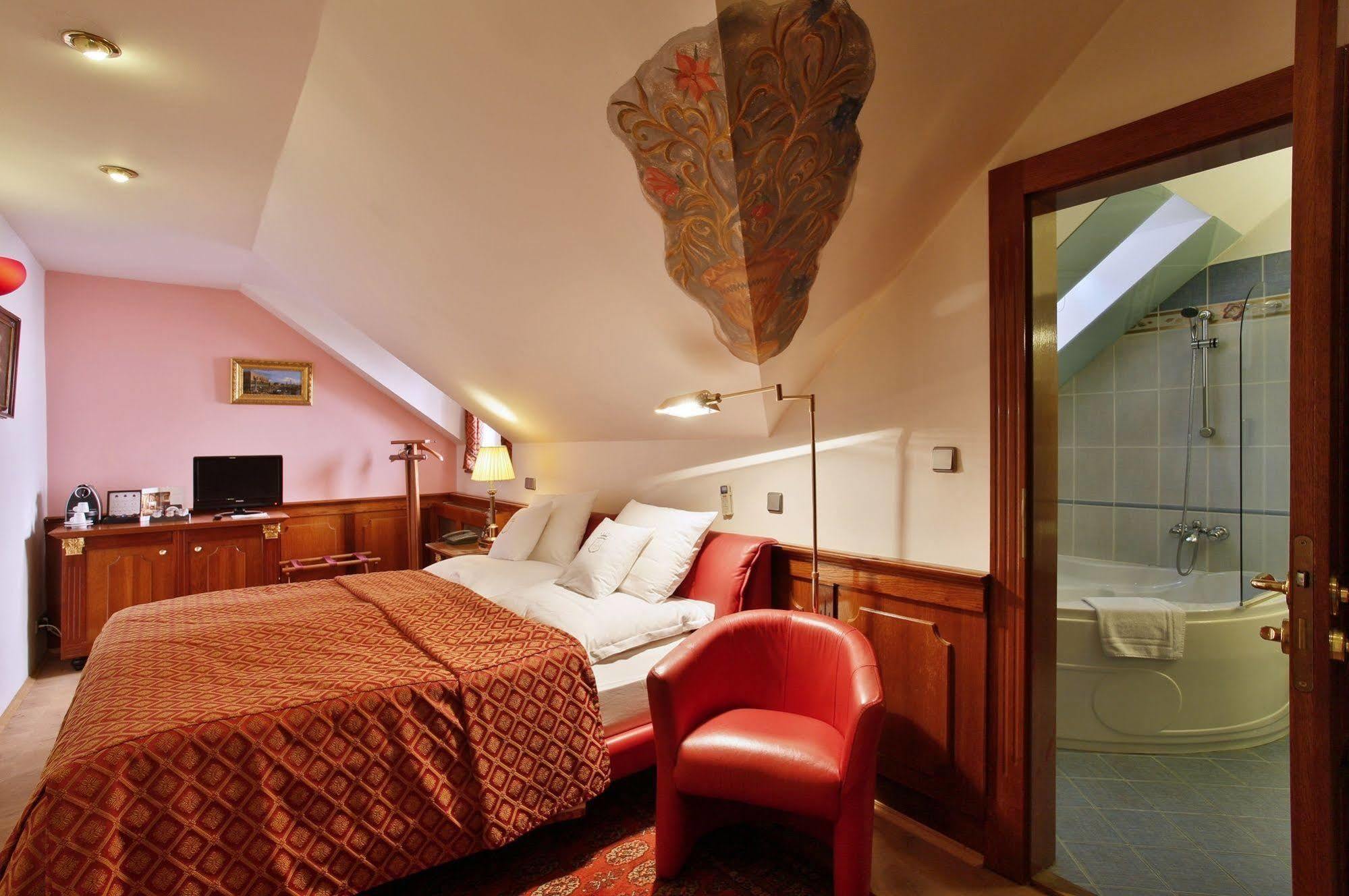 U Pava Hotel Prague Exterior photo